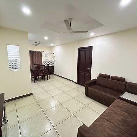 K V Suites Kochi ภายนอก รูปภาพ