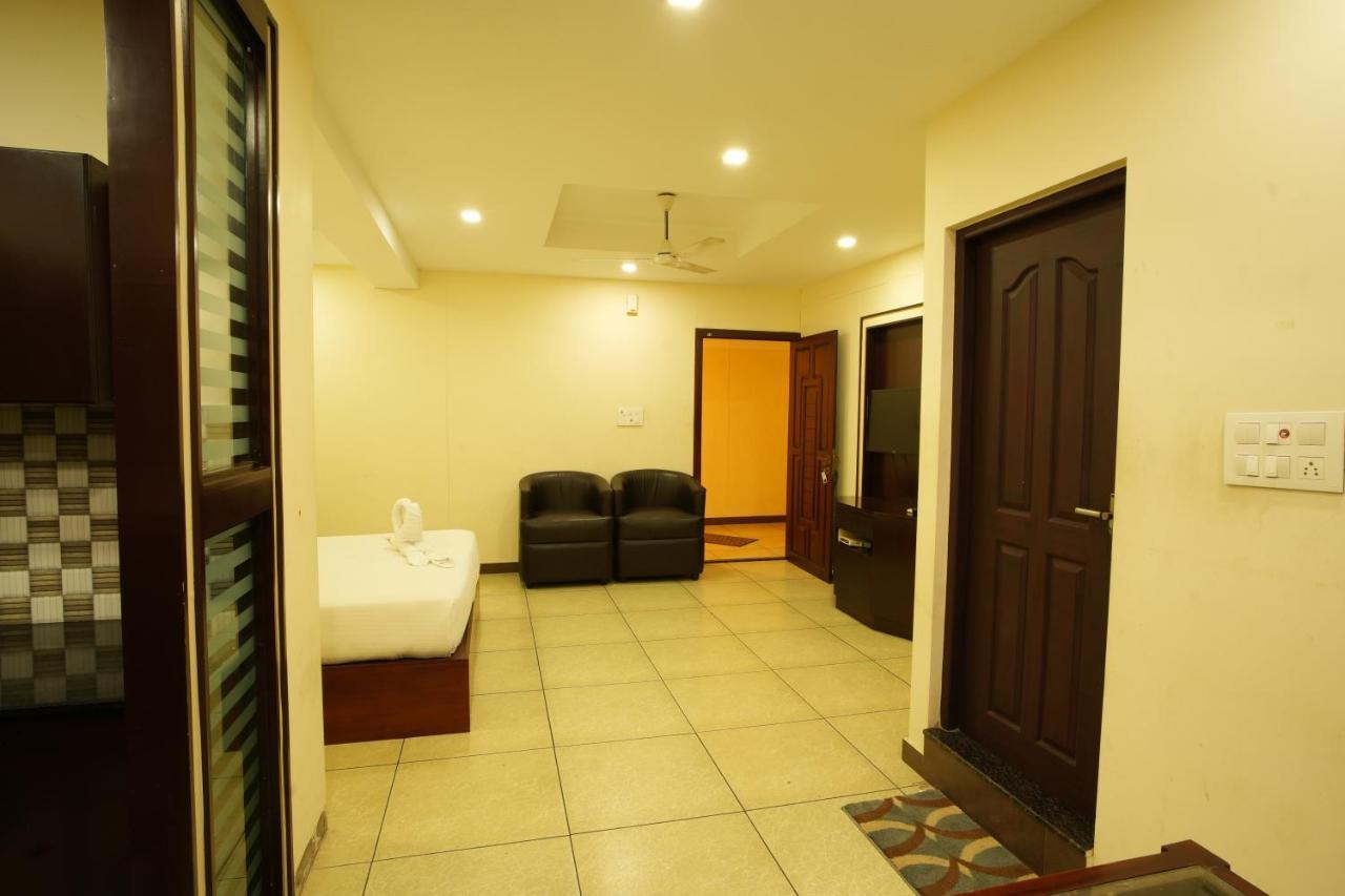 K V Suites Kochi ภายนอก รูปภาพ