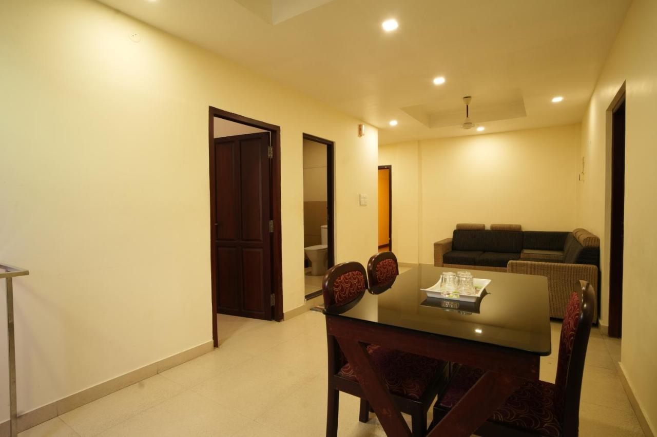 K V Suites Kochi ภายนอก รูปภาพ
