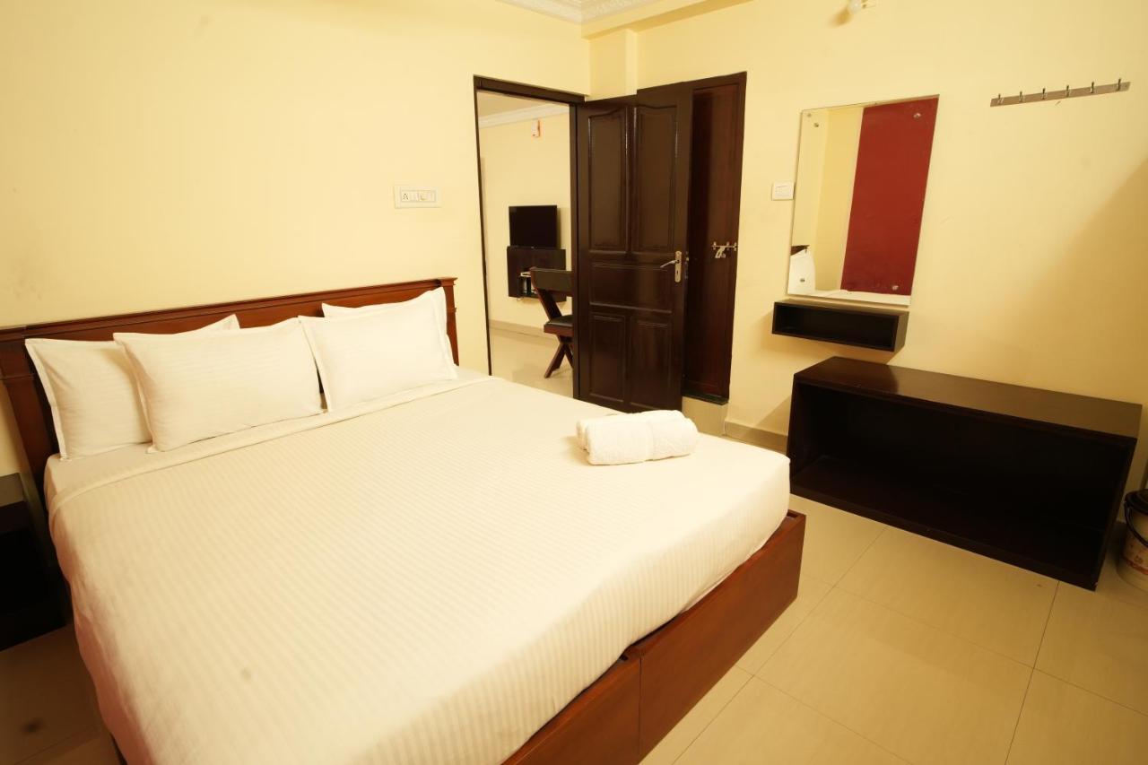 K V Suites Kochi ภายนอก รูปภาพ