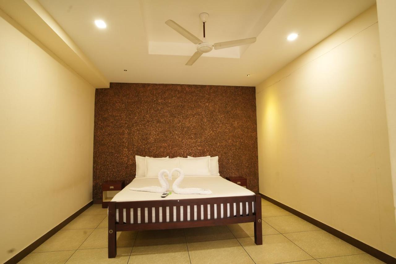 K V Suites Kochi ภายนอก รูปภาพ