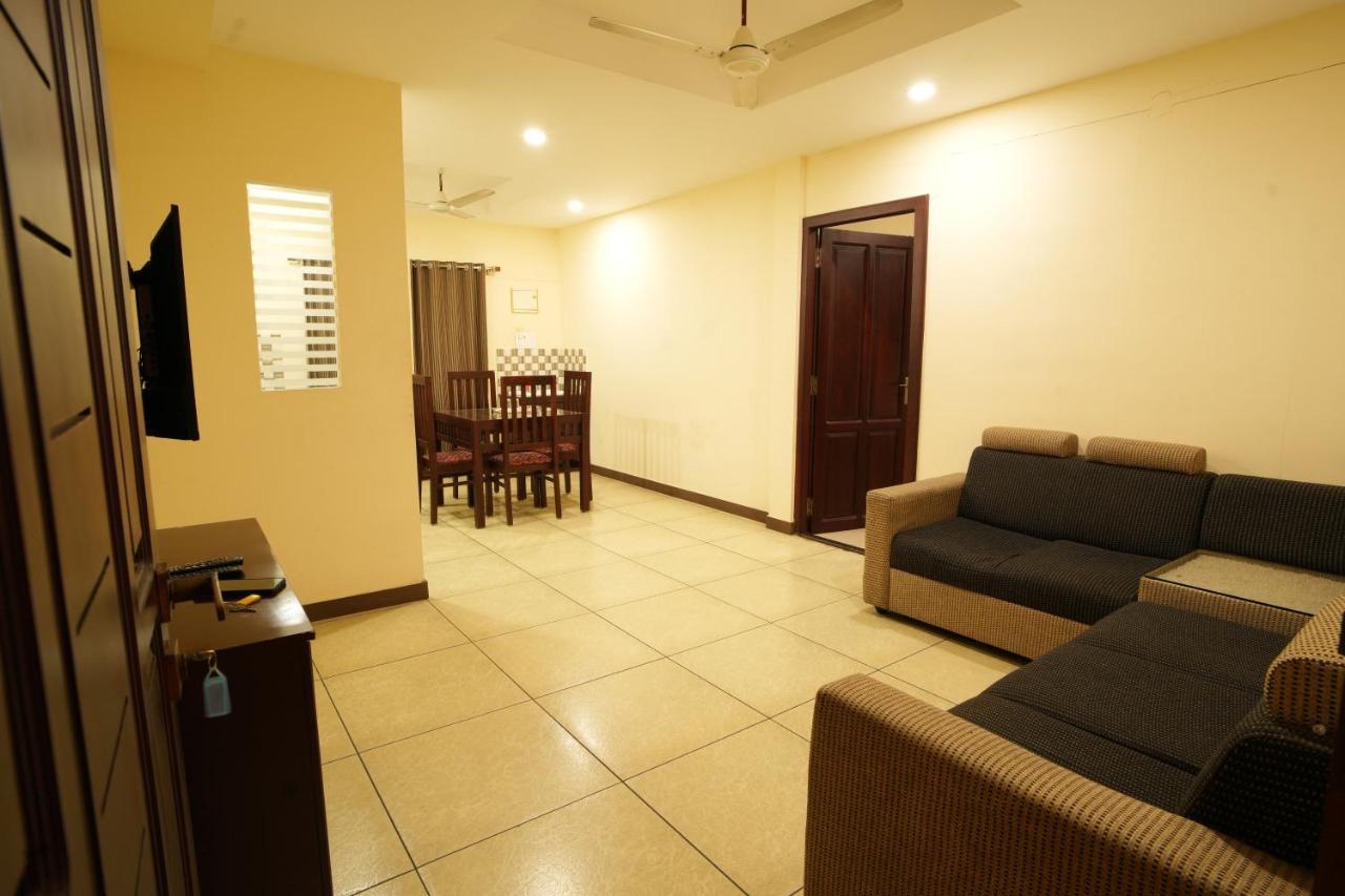 K V Suites Kochi ภายนอก รูปภาพ