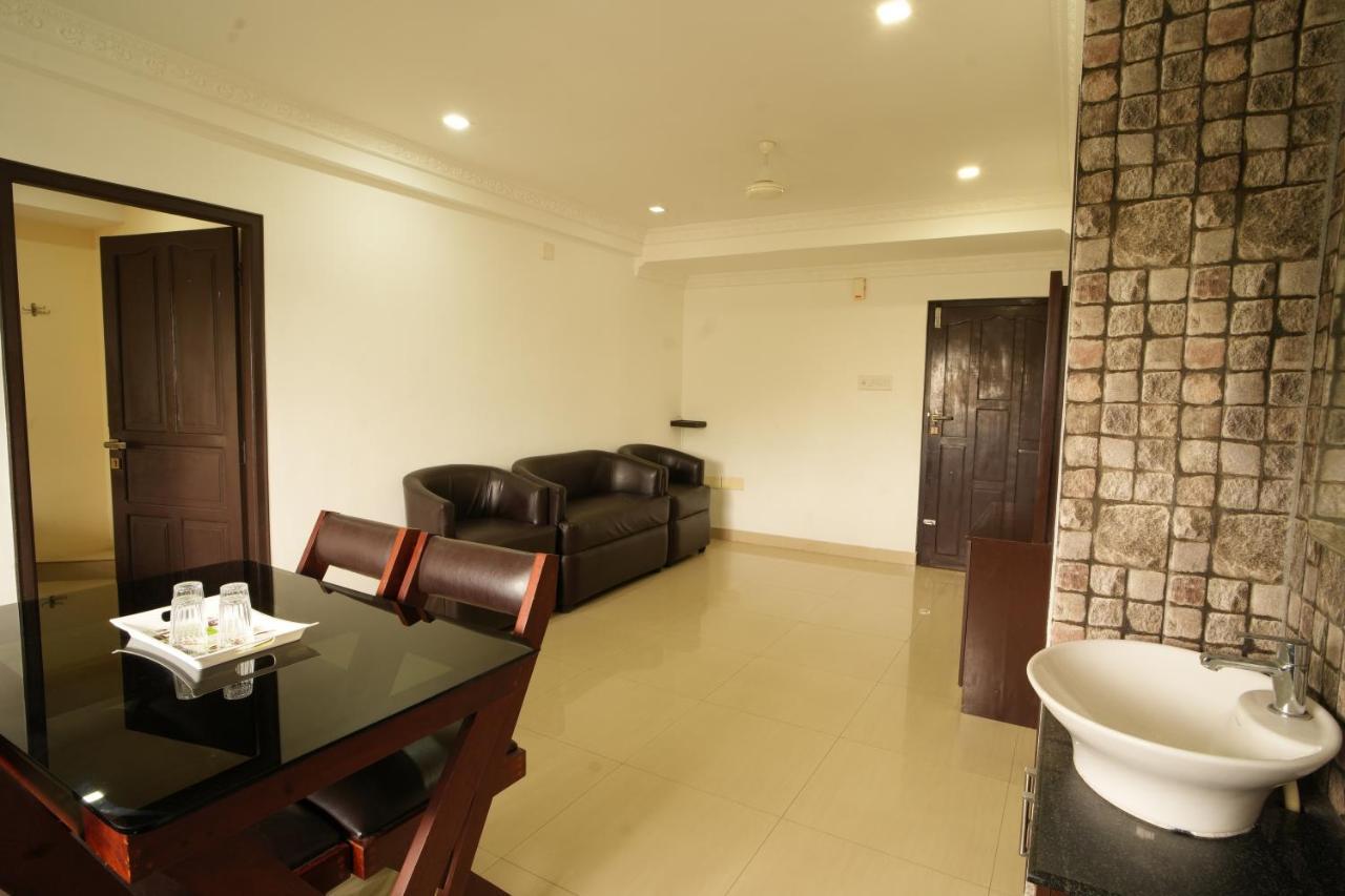 K V Suites Kochi ภายนอก รูปภาพ