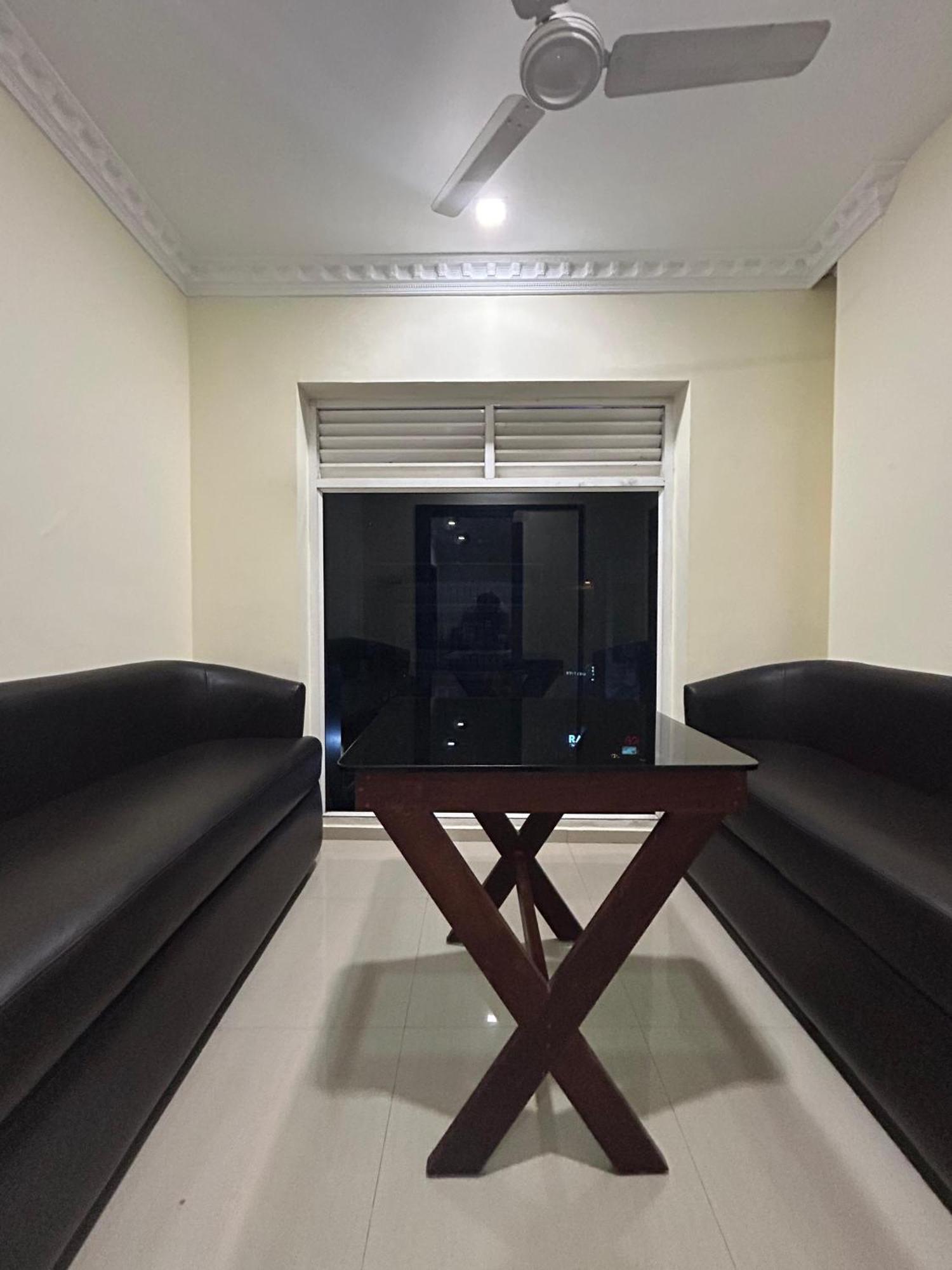 K V Suites Kochi ภายนอก รูปภาพ