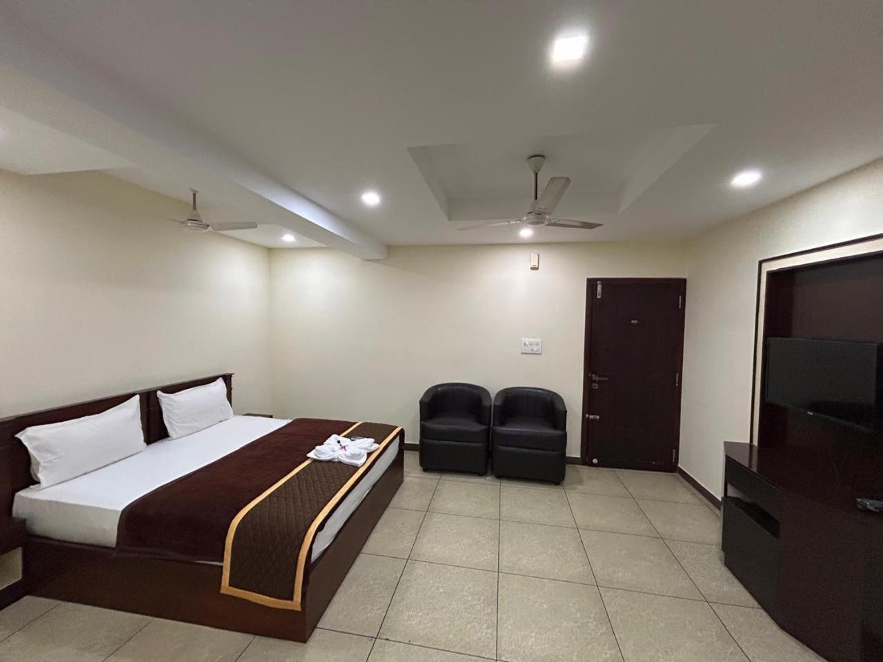 K V Suites Kochi ภายนอก รูปภาพ