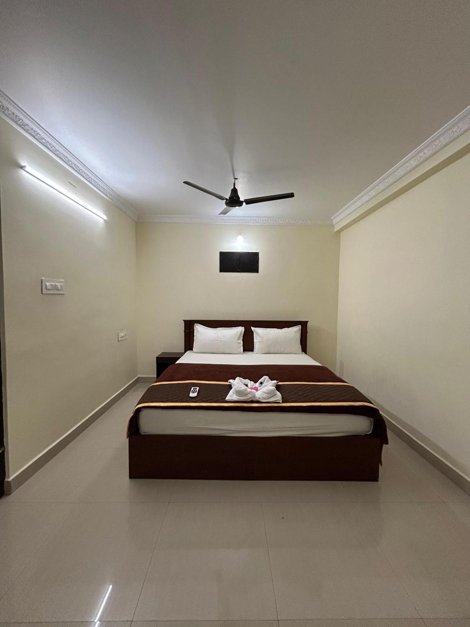 K V Suites Kochi ภายนอก รูปภาพ