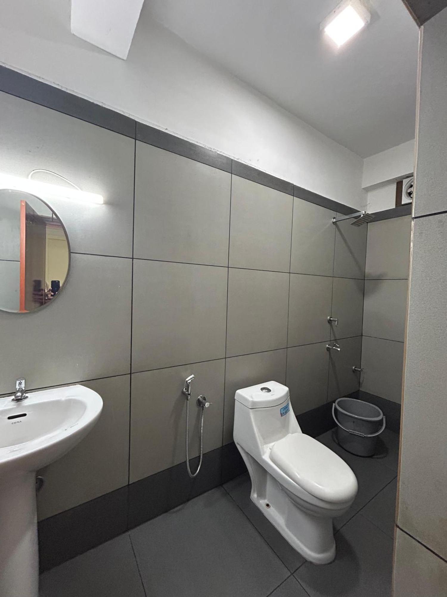 K V Suites Kochi ภายนอก รูปภาพ