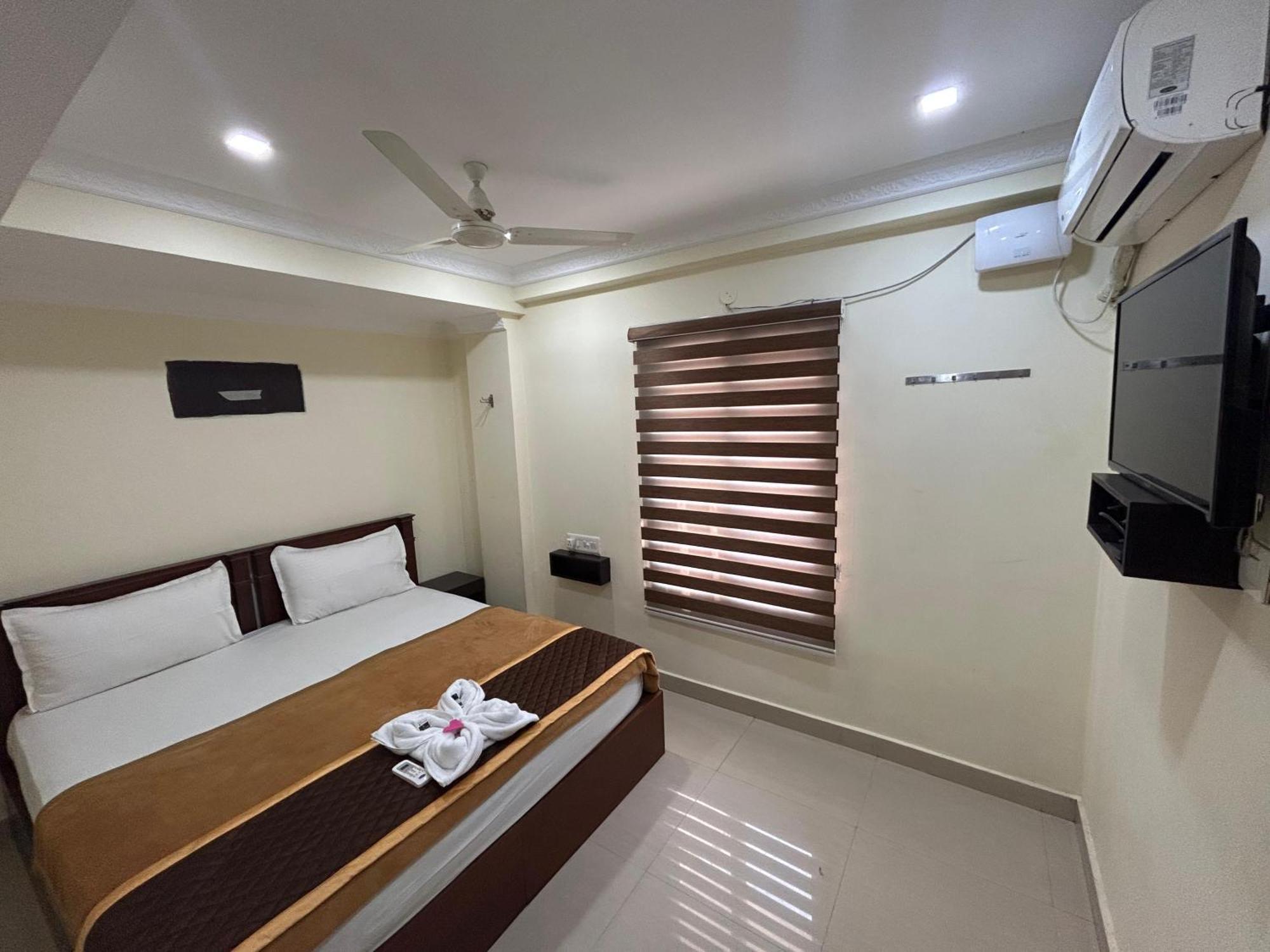 K V Suites Kochi ภายนอก รูปภาพ